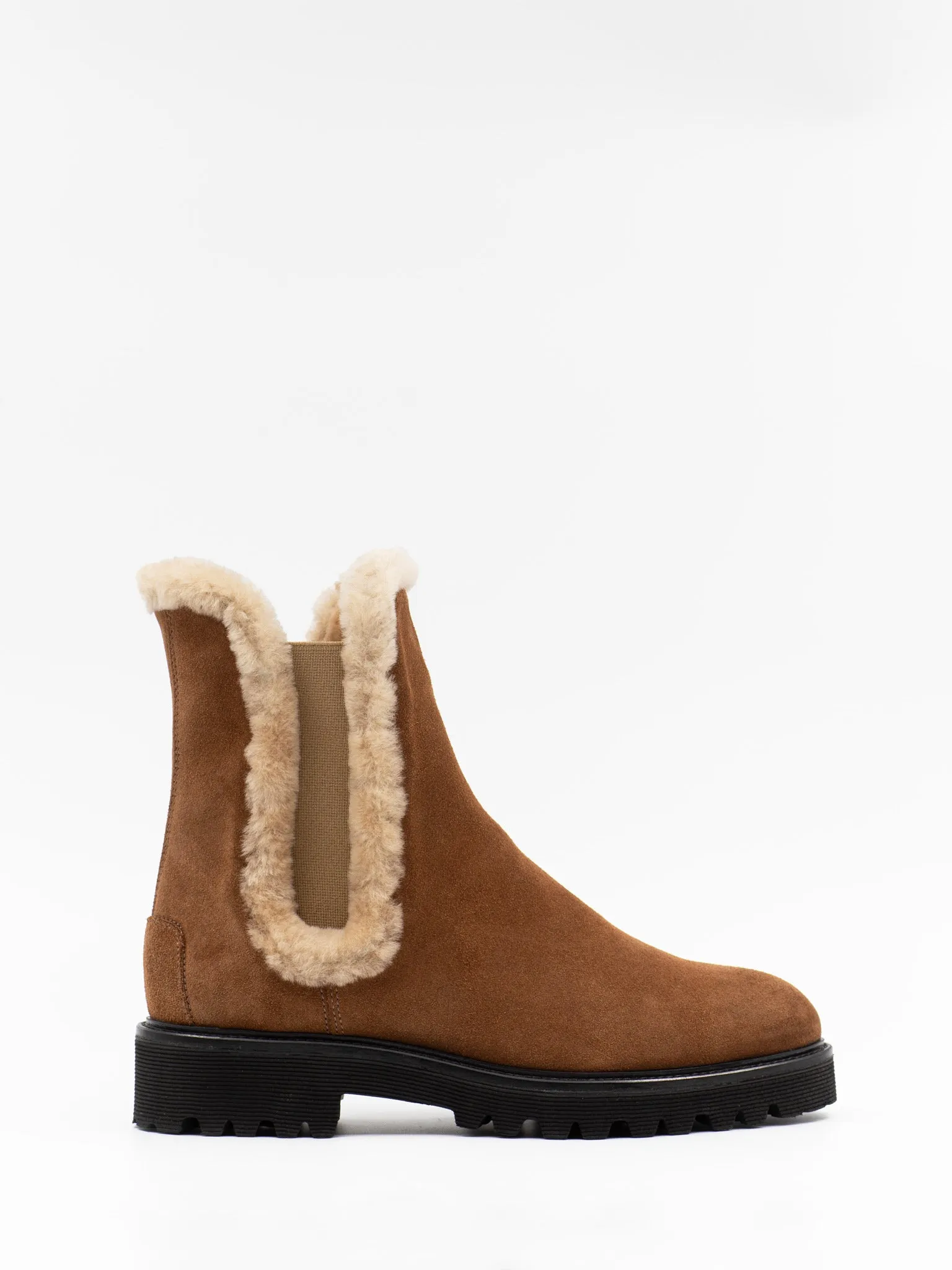 Shearling-lined Chelsea boots in cognac suede