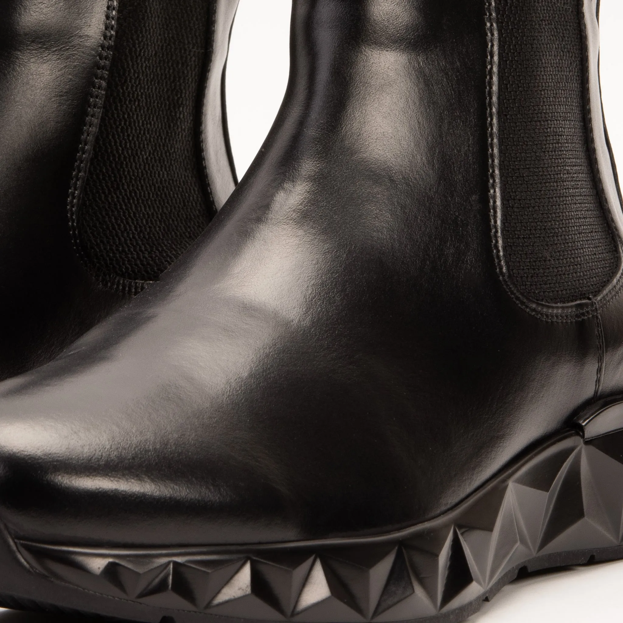 The Apex Black Leather Men Chelsea Boot