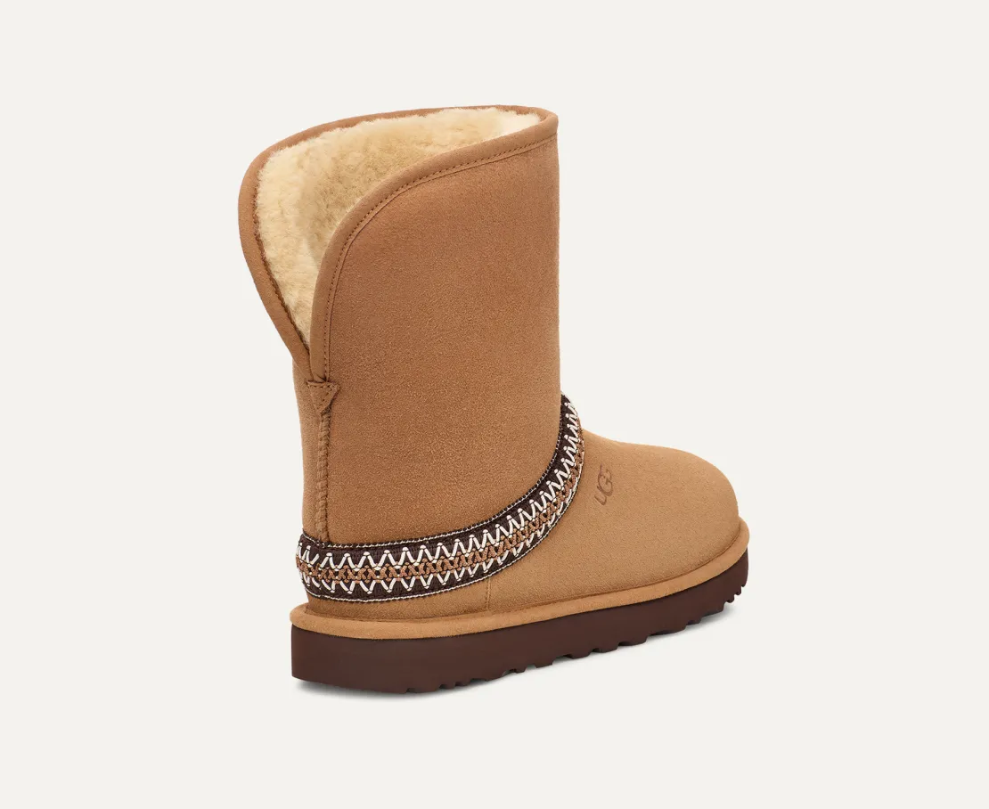 UGG™ Classic Short Crescent Chestnut