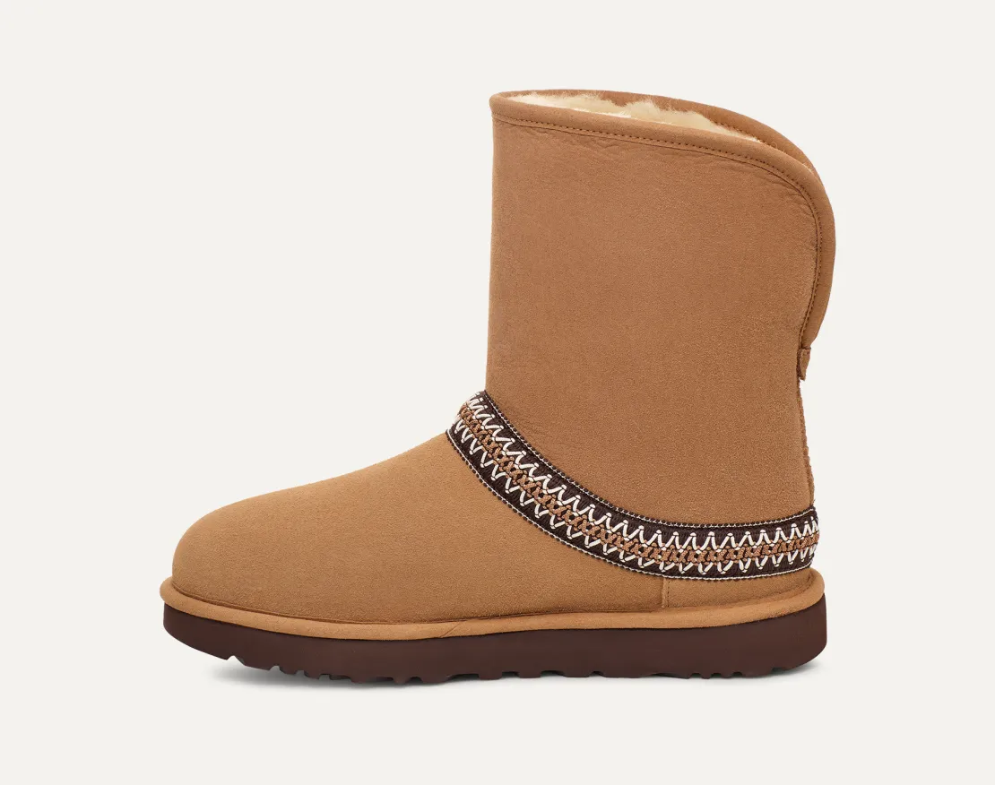 UGG™ Classic Short Crescent Chestnut